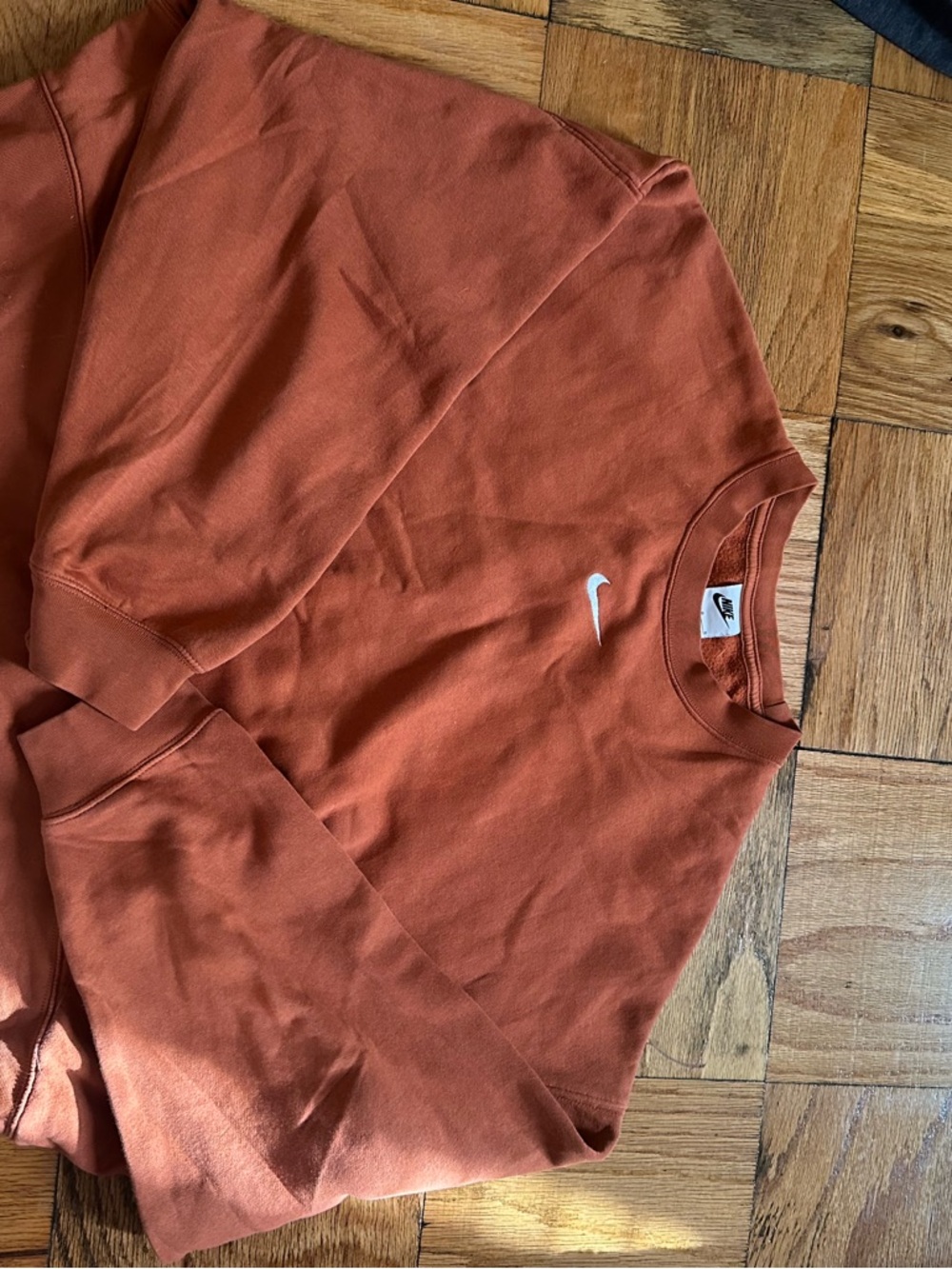 Nike women’s Crew Sweatshirt in Rust